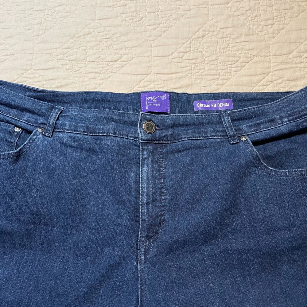 Jeans with sparkle design on pockets